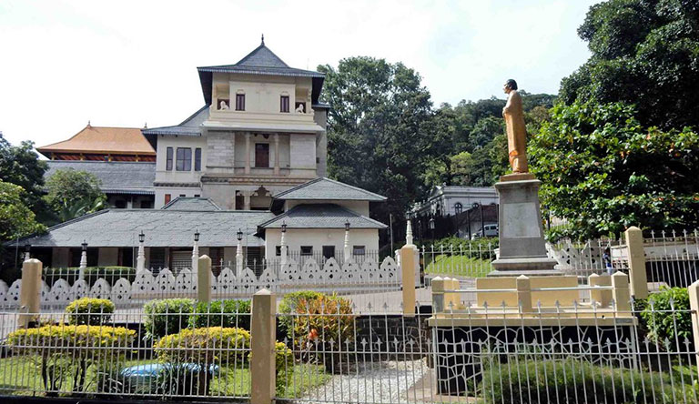 kandy-zahn-tempel-sri-dalada-maligawa-srilanka